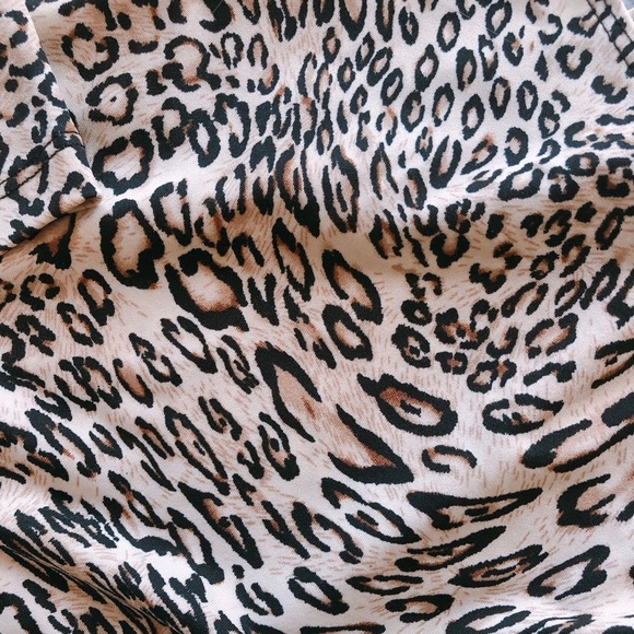 🐆 ISCA Leopard Print Surplice Ruched Top 🐆 - Picture 9 of 13